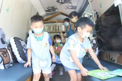 1100930 台北市圖行動書車 ft. 圖書館活動