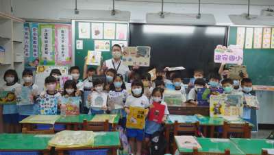 1110908小一閱讀齊步走贈書