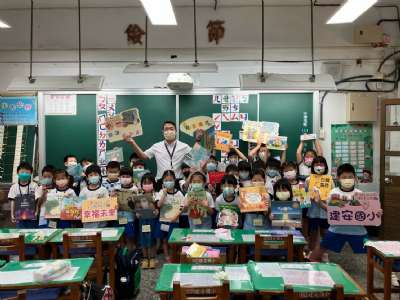 1110908小一閱讀齊步走贈書