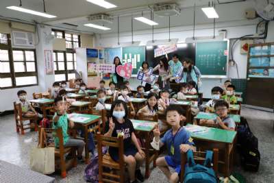 112學年度 小一新生很開心  爸媽請放心 