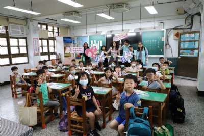 112學年度 小一新生很開心  爸媽請放心 