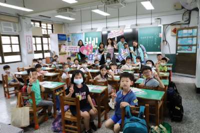 112學年度 小一新生很開心  爸媽請放心 