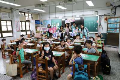 112學年度 小一新生很開心  爸媽請放心 