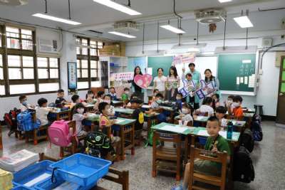 112學年度 小一新生很開心  爸媽請放心 