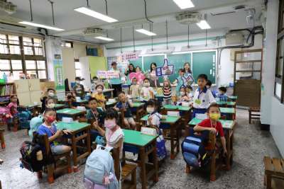 112學年度 小一新生很開心  爸媽請放心 