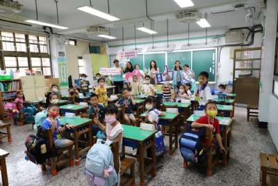 112學年度 小一新生很開心  爸媽請放心 