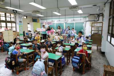 112學年度 小一新生很開心  爸媽請放心 