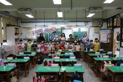 112學年度 小一新生很開心  爸媽請放心 