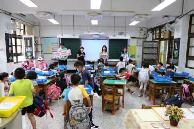 112學年度 小一新生很開心  爸媽請放心 