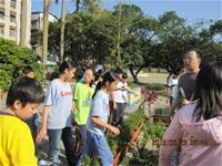 1010323小園丁實務工作-生態池種植物囉