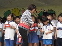 100學年度下學期劉曉山老師扶助金捐贈儀式