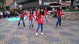 103_1_18_本校社團於成功國宅演出，大成功!