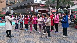 103_1_18_本校社團於成功國宅演出，大成功!
