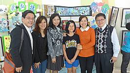 建安國小美術班102學年度畢業暨教學成果展教育局長蒞臨參觀照片1030424