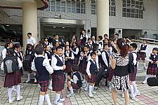 1031022管弦樂團榮獲南區小學音樂比賽第一名，與張校長、呂指揮、鍾後援會長合照