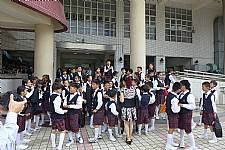 1031022管弦樂團榮獲南區小學音樂比賽第一名，與張校長、呂指揮、鍾後援會長合照