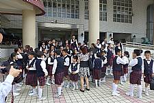 1031022管弦樂團榮獲南區小學音樂比賽第一名，與張校長、呂指揮、鍾後援會長合照