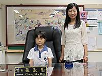 2015/05/25第二學期班級模範生與校長合影