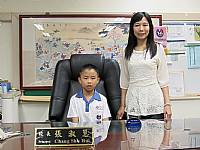 2015/05/25第二學期班級模範生與校長合影