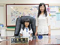 2015/05/25第二學期班級模範生與校長合影