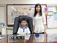 2015/05/25第二學期班級模範生與校長合影