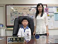 2015/05/25第二學期班級模範生與校長合影