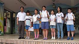 105年廁所淨美化比賽、畢業生明眸獎、環保義工獎、四年級視力保健海報比賽、六年級全民健保書法比賽、衛生糾察隊服務認真頒獎