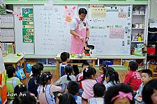 楊智堅校長擔任幼兒園烘焙課外聘教師活動照片