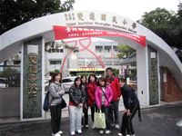 相簿「狂賀！本校教師女子羽球隊晉級100學年度教育盃羽球賽前八強」封面