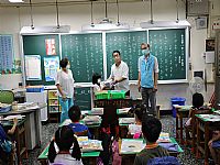 相簿「迎接新鮮人，校長至各班致贈小禮物」封面
